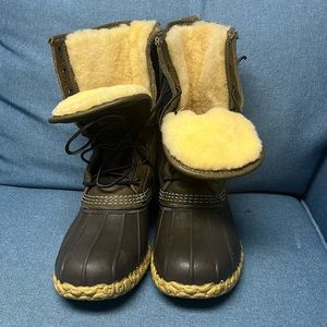Brand new, never worn shearling lined size ten bean boots